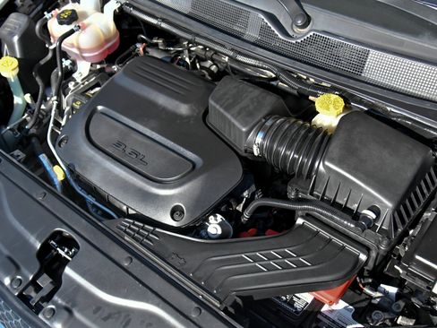 Used 2023 Chrysler Voyager LX FWD image 49