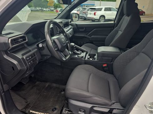 Used 2024 Toyota Tacoma SR AWD/4WD image 9