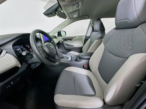 Used 2025 Toyota RAV4 XLE image 13