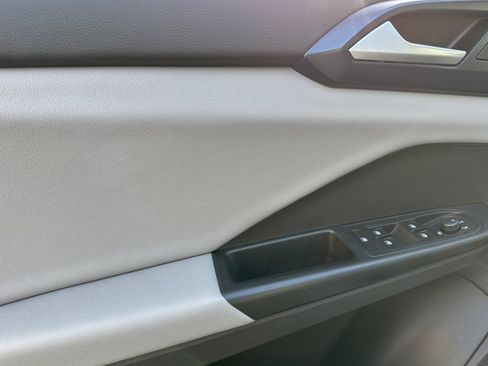 Used 2022 Volkswagen Taos SE image 11