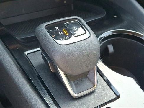 Used 2022 Nissan Rogue SV image 16