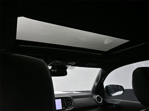 Used 2020 Toyota Tacoma TRD Sport w/ TRD Premium Sport Package image 6