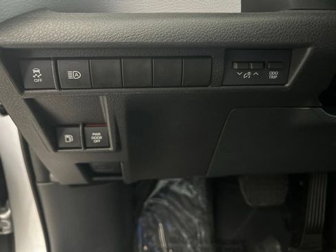 Used 2025 Toyota Sienna XLE FWD image 44