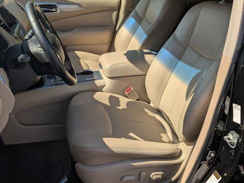 Used 2019 Nissan Pathfinder SL image 16