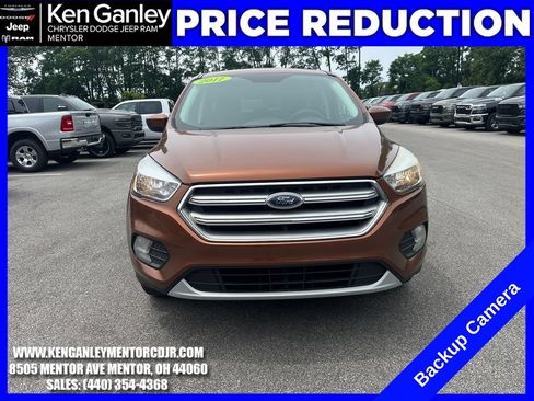 Used 2017 Ford Escape SE FWD image 2