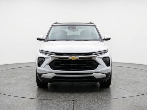 Used 2025 Chevrolet TrailBlazer LT FWD image 2