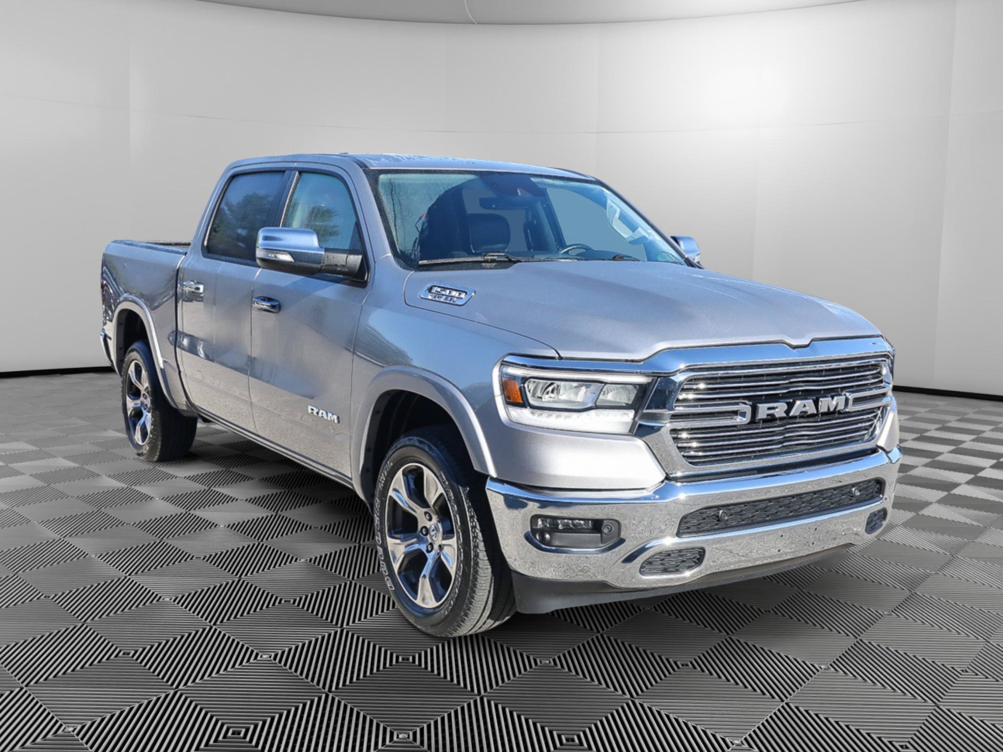 Used 2022 RAM 1500 Laramie AWD/4WD image 1