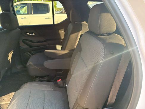 Used 2023 Chevrolet Traverse LT w/ LPO, Floor Liner Package AWD/4WD image 9