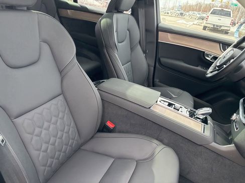 Certified 2025 Volvo XC90 B5 Plus image 40