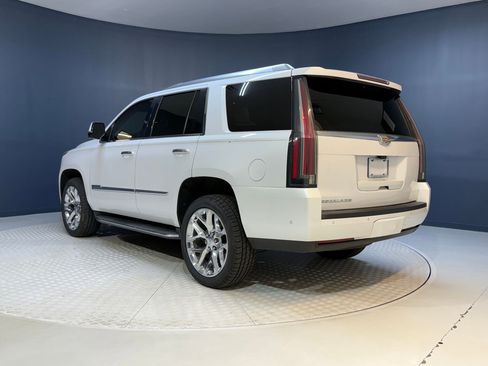Used 2018 Cadillac Escalade Luxury image 3
