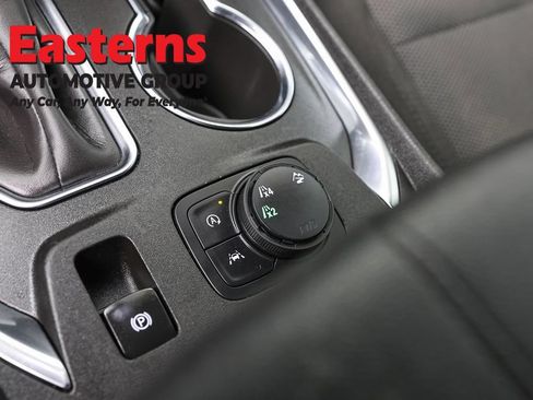 Used 2023 Chevrolet Traverse LT w/ Rear Camera Mirror Package AWD/4WD image 21