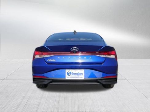 Used 2023 Hyundai Elantra SEL w/ Convenience Package image 4