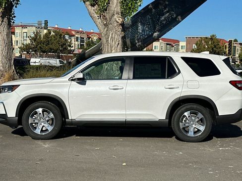 New 2025 Honda Pilot EX-L image 7