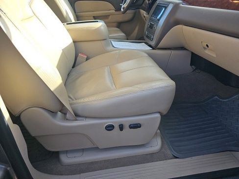 Used 2011 GMC Sierra 3500 SLT w/ SLT Convenience Package image 24