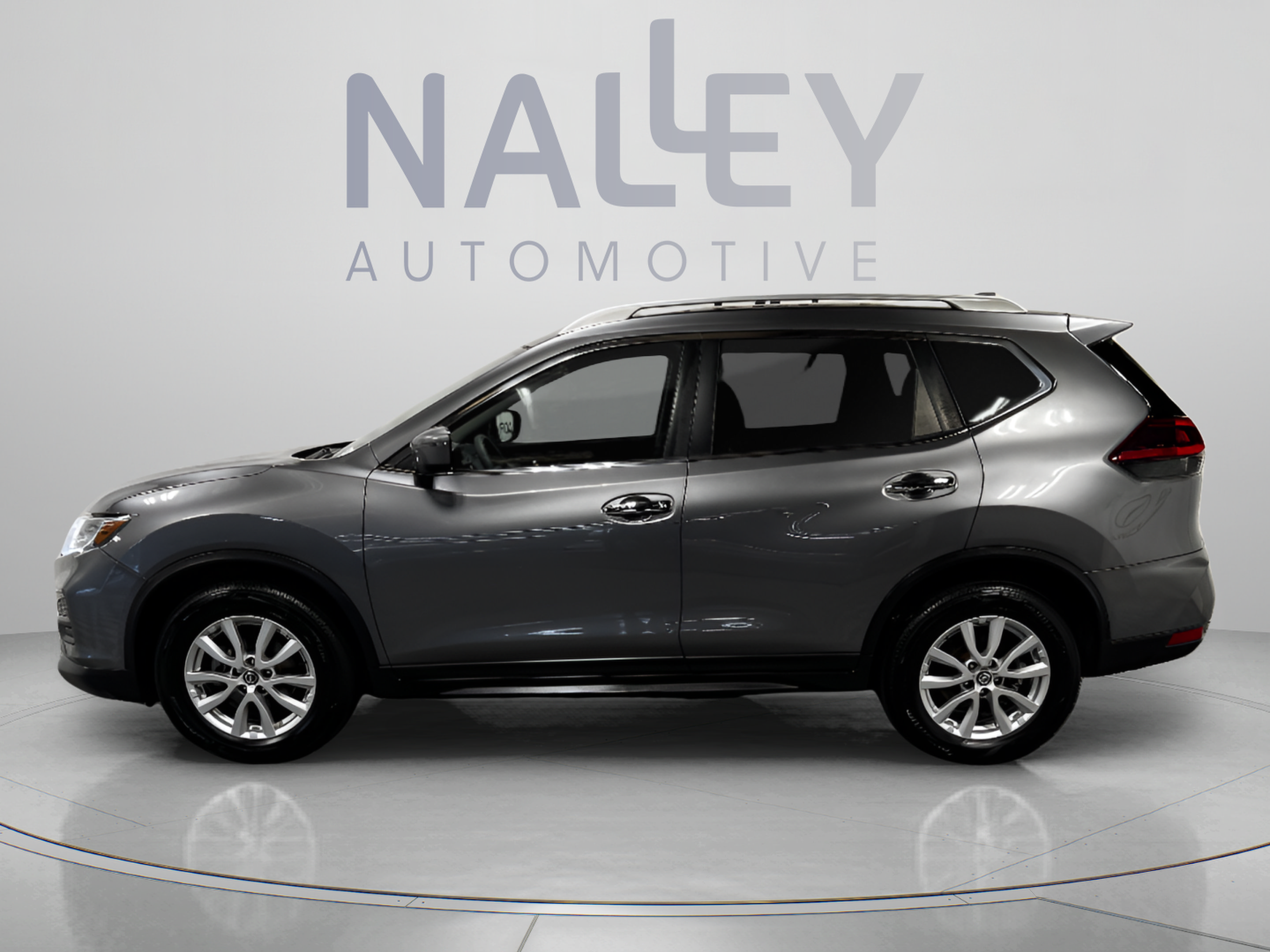 Used 2019 Nissan Rogue SV FWD image 2
