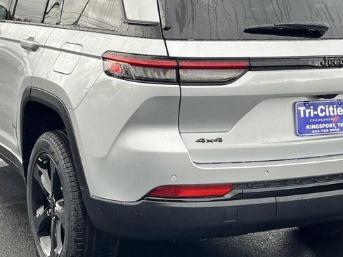 New 2025 Jeep Grand Cherokee Limited w/ Black Appearance Package image 5