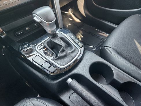 Certified 2025 Kia Seltos EX w/ EX Sunroof Package image 9