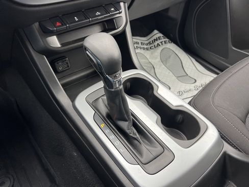 Used 2022 Chevrolet Colorado LT w/ Chrome Appearance Package image 15