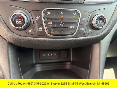 Used 2019 Chevrolet Equinox LT w/ Driver Convenience Package AWD/4WD image 17