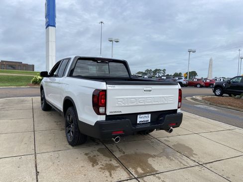New 2026 Honda Ridgeline Black Edition image 8