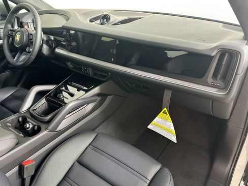 New 2025 Porsche Cayenne Coupe image 29