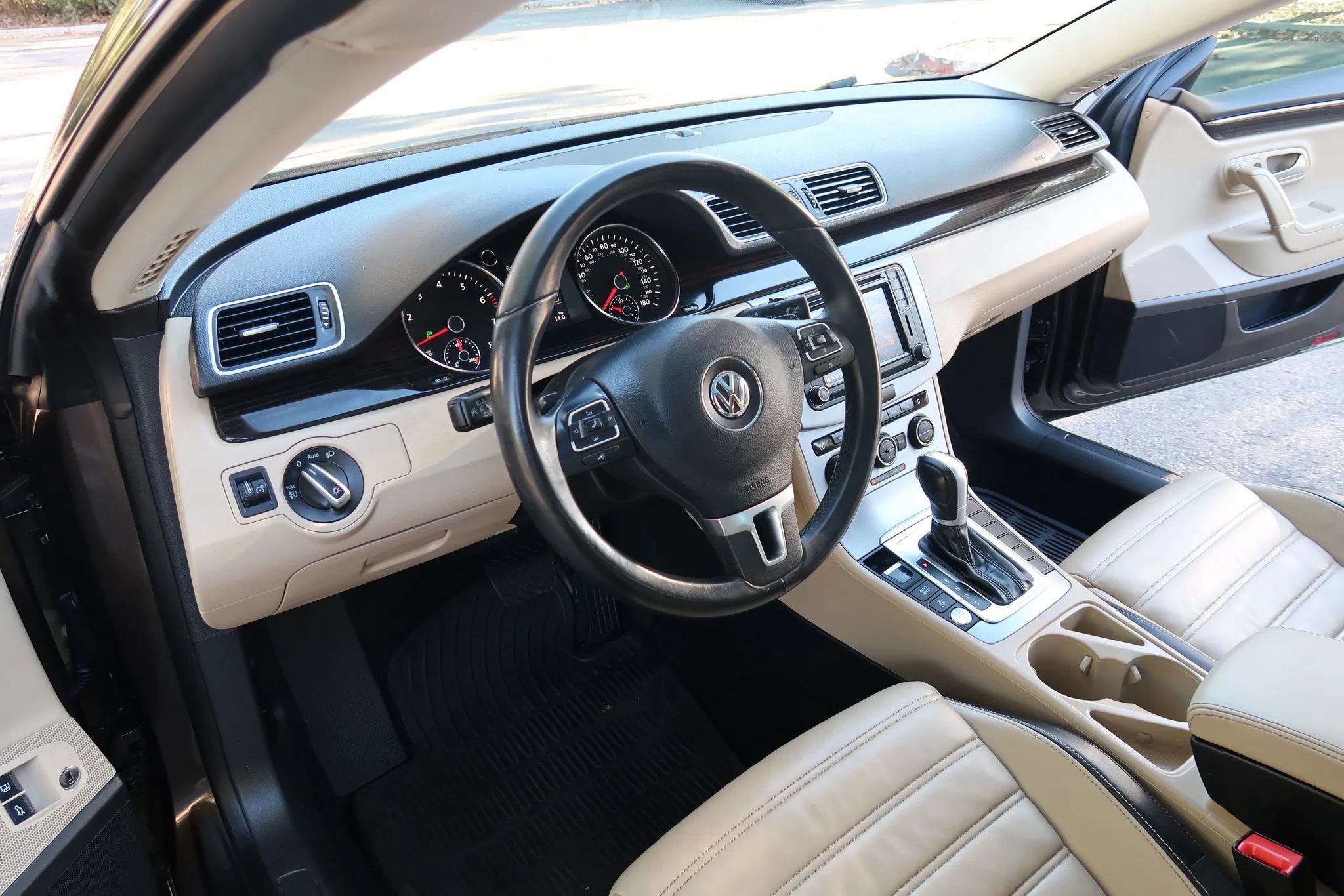 Used 2017 Volkswagen CC R-Line Executive FWD image 13