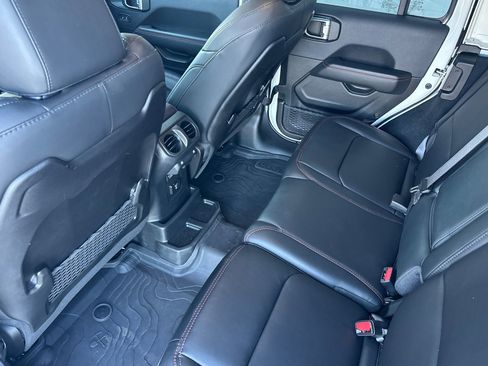 Used 2024 Jeep Wrangler Unlimited Rubicon w/ Convenience Group image 13