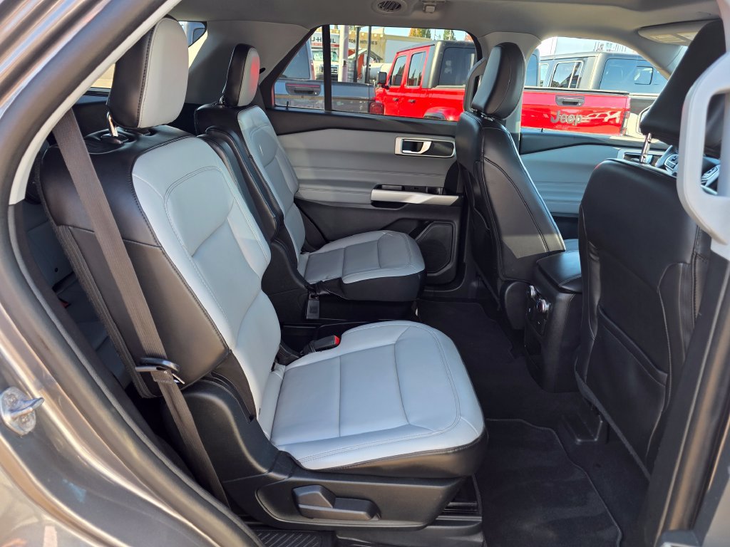 Used 2021 Ford Explorer XLT w/ Equipment Group 202A AWD/4WD image 25