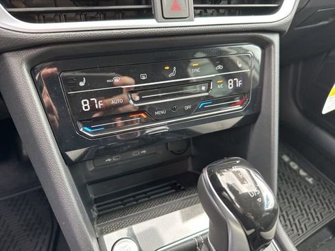 New 2026 Volkswagen Taos SE AWD/4WD image 16