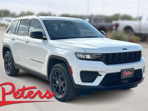 Used 2025 Jeep Grand Cherokee Altitude AWD/4WD image 1