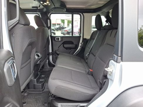 Used 2023 Jeep Wrangler Unlimited w/ Cold Weather Group AWD/4WD image 10