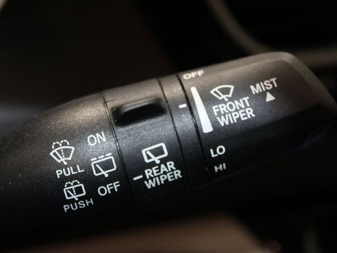 Used 2023 Chrysler Pacifica Touring-L FWD image 47