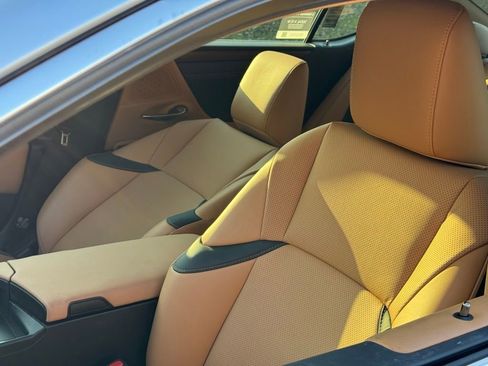 Certified 2024 Lexus ES 350 w/ Premium Package image 19