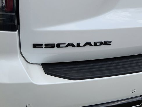 Used 2024 Cadillac Escalade ESV V w/ LPO, ONYX Package AWD/4WD image 32