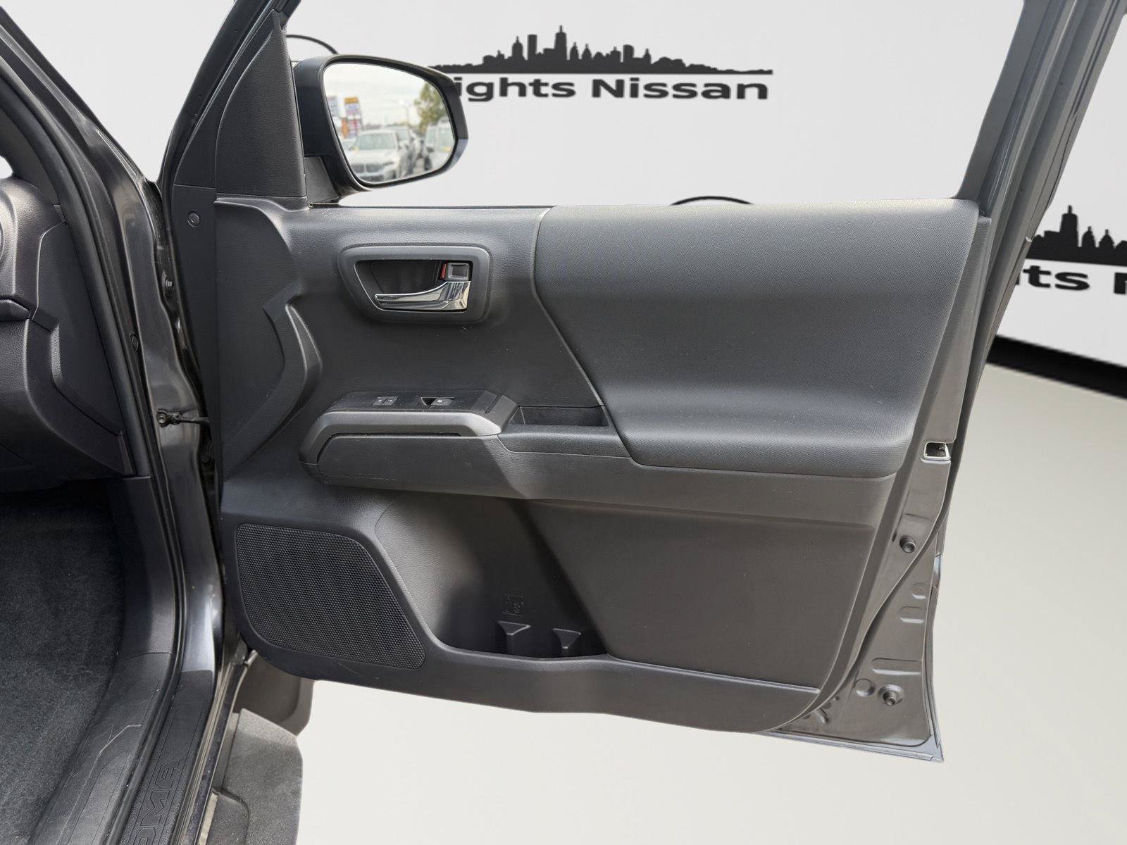 Used 2022 Toyota Tacoma TRD Sport AWD/4WD image 30