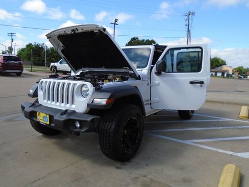 Used 2018 Jeep Wrangler Unlimited Sport S AWD/4WD image 24
