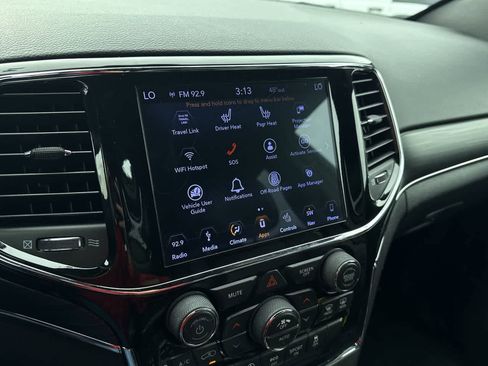 Used 2019 Jeep Grand Cherokee Limited image 18