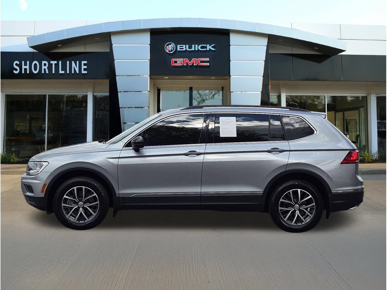 Used 2020 Volkswagen Tiguan SE w/ Panoramic Sunroof Package AWD/4WD image 6