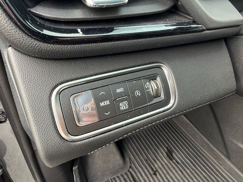 Used 2025 Buick Enclave Avenir w/ Super Cruise Package image 23