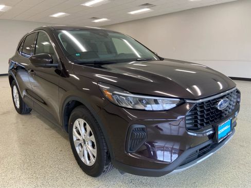 Used 2023 Ford Escape Active w/ Tech Pack #2 image 3