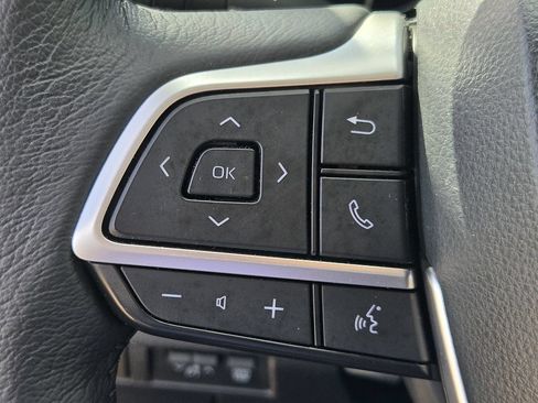 Used 2026 Toyota Sienna XLE FWD image 24