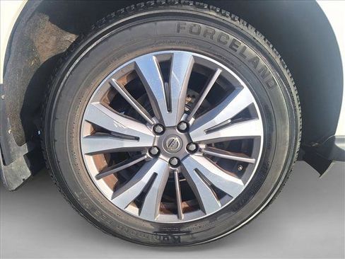 Used 2017 Nissan Pathfinder S image 19