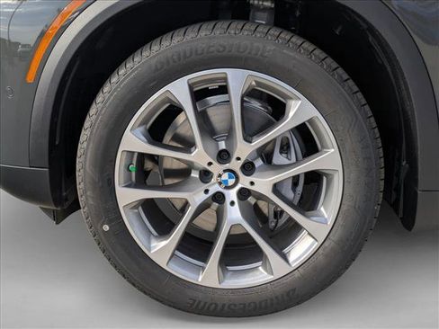 Used 2026 BMW X5 xDrive40i w/ Climate Comfort Package image 10