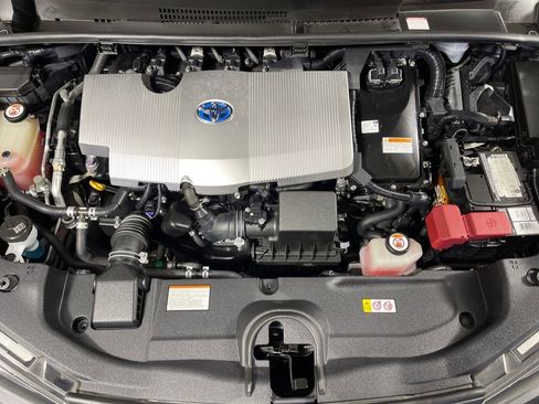 Used 2019 Toyota Prius LE w/ Carpet Mat Package image 9