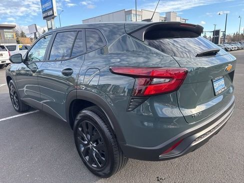 Certified 2025 Chevrolet Trax LS image 8