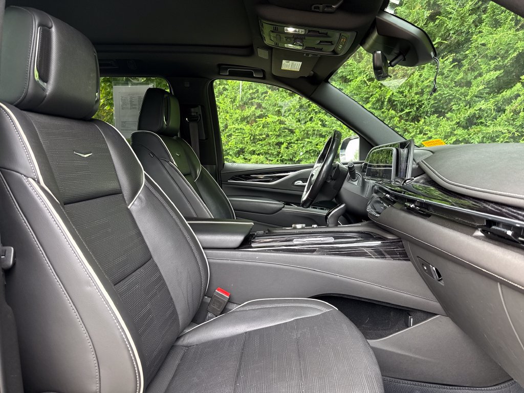 Used 2022 Cadillac Escalade ESV Sport w/ Touring Package AWD/4WD image 17