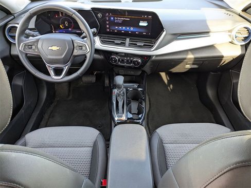 Used 2025 Chevrolet Trax LT w/ LT Convenience Package image 30