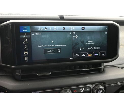 Used 2025 Jeep Wrangler Unlimited Sahara AWD/4WD image 13