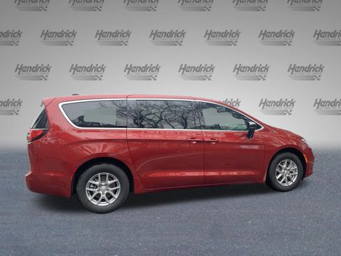 New 2026 Chrysler Pacifica Select image 9