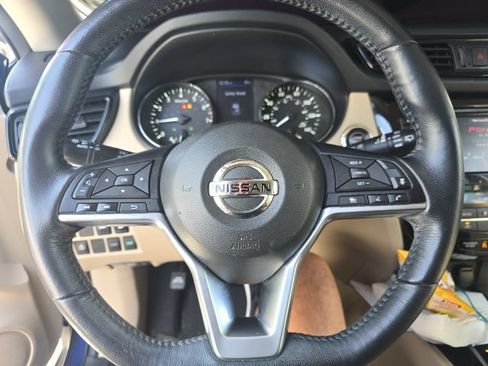 Used 2018 Nissan Rogue SV w/ Premium Package FWD image 15